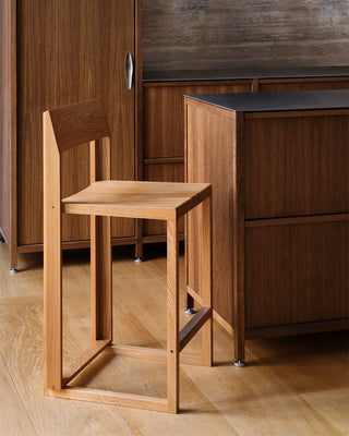 Outline Counter Chair